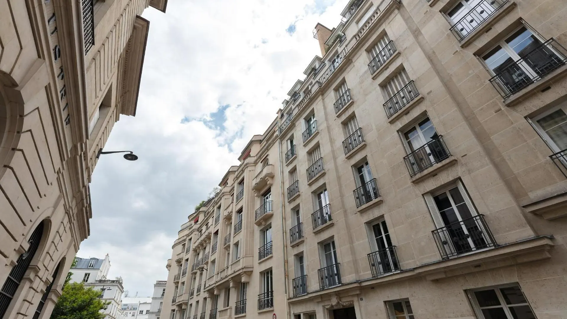 Spacious Apartment - Trocadero Parijs